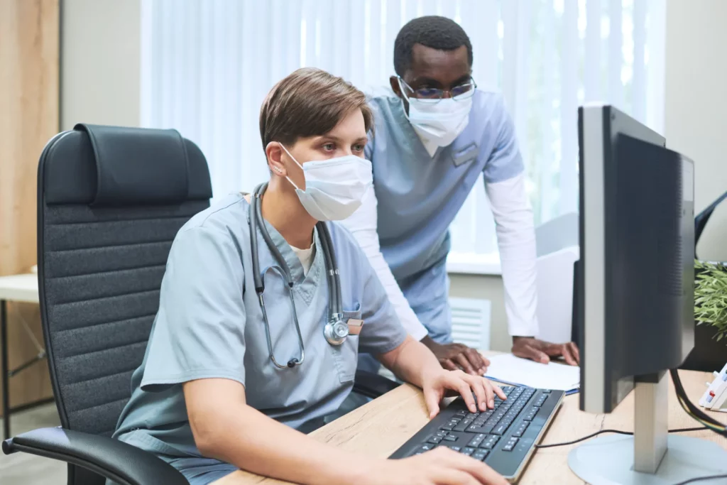 medical-colleagues-using-computer