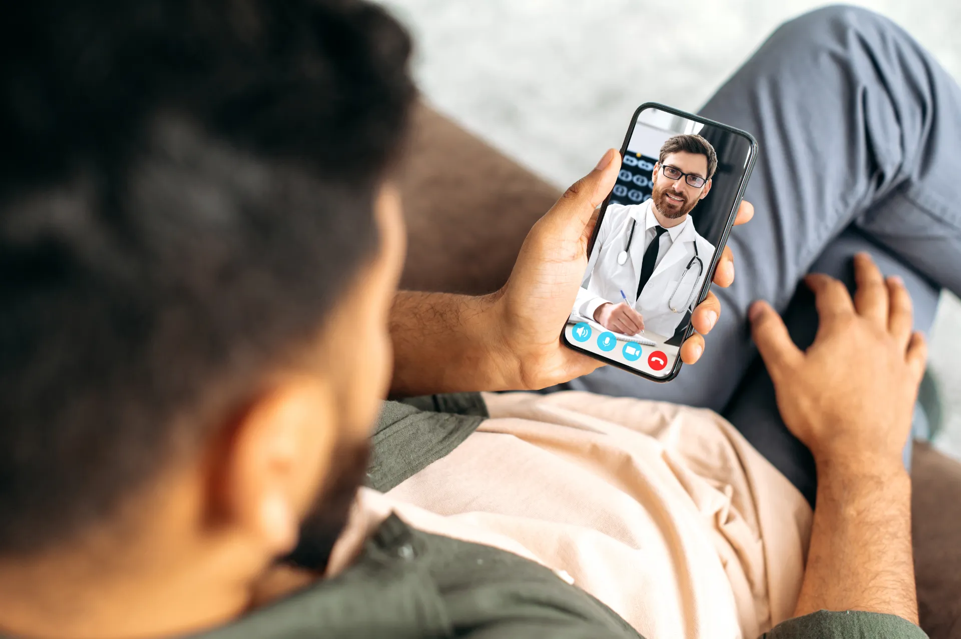 remote-medical-consultation-on-the-phone-screen